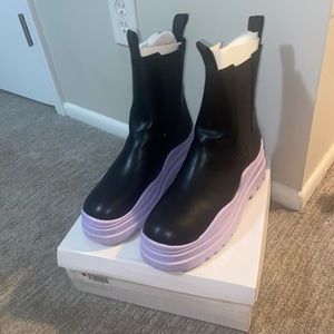 ❌SOLD❌ Black with purple bottom boots!